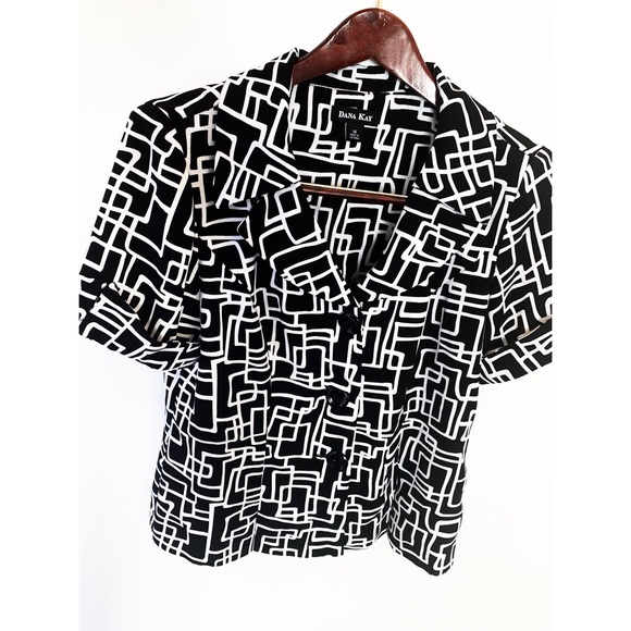 Avant-Garde Button Down Short Sleeve Top - Picture 2 of 4